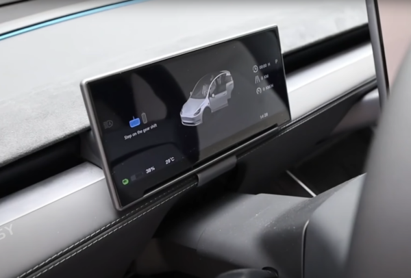 tesla zaslon